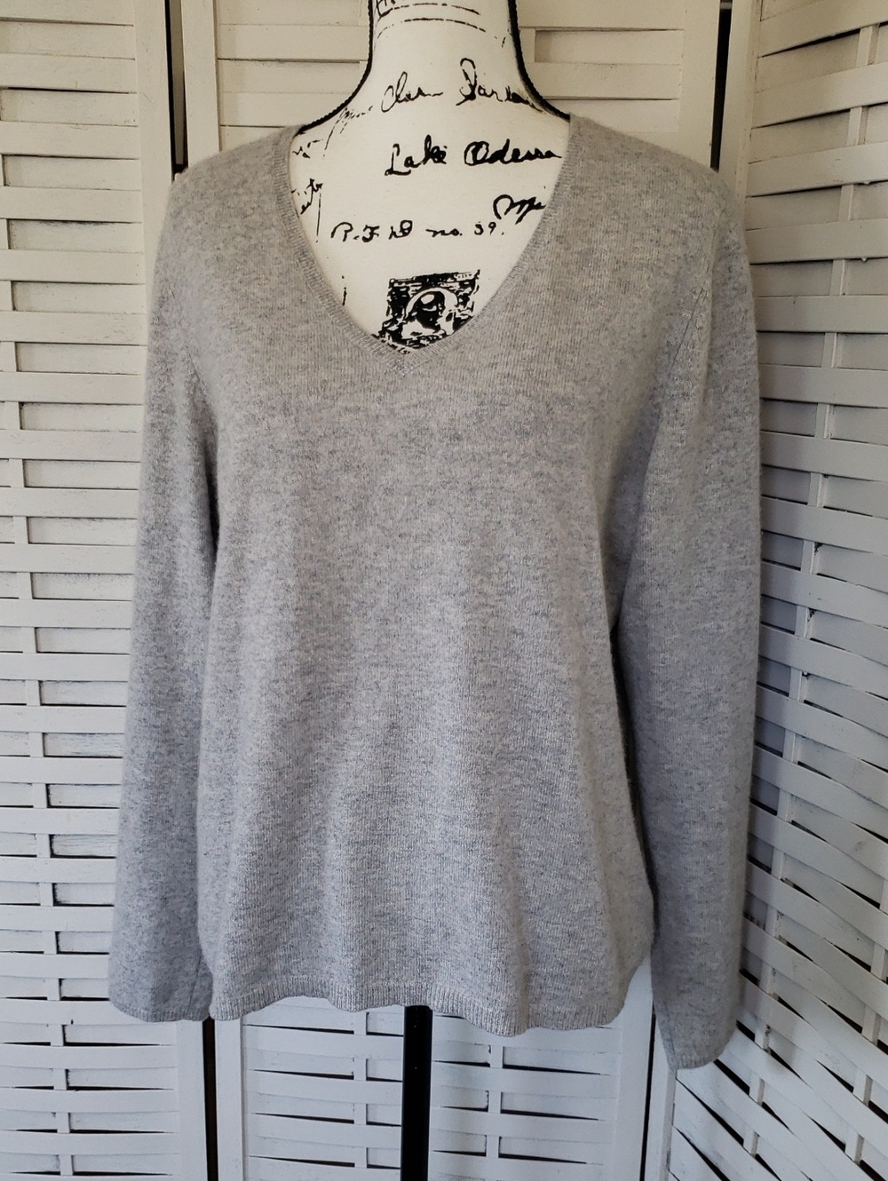 2 Ply 100% Cashmere Soft Gray V-Neck Pullover Sweater XL